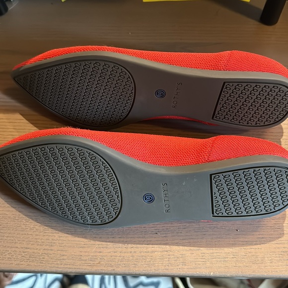 W Rothy’s Point on 10.5 - Picture 2 of 3